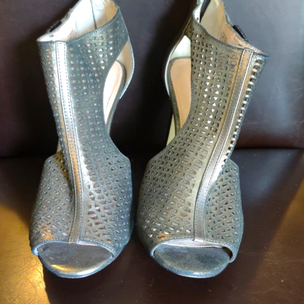 Louise et Cie metallic silver 4" heels
